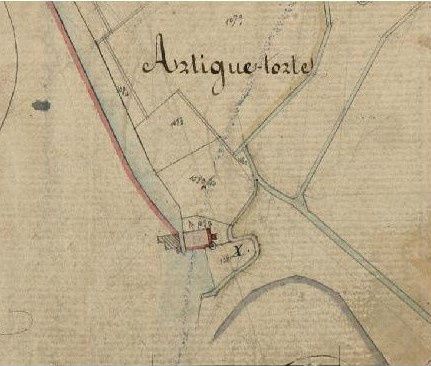 Sur le plan cadastral levé en 1827, on repère parfaitement le moulin dont les bâtiments situés sur la rive avensanaise ont également été figurés, mais en grisé. A droite, contigu au logement du meunier, on distingue un appendice : il s’agit d’une fournière, dont la muraille a été abattue, dévoilant le très beau four que l’on peut admirer aujourd’hui.