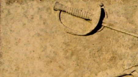 Détail du tombeau de la famille Copmartin à Saint-Christoly-Médoc : un bel exemple de patrimoine funéraire.