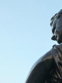 statue de l'été, halle de Fleurance
e-monumen.com
